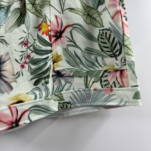 Tropical Print Loungewear Shorts – Size Large, 4 Pockets, Soft & Stretchy - Picture 3 of 5